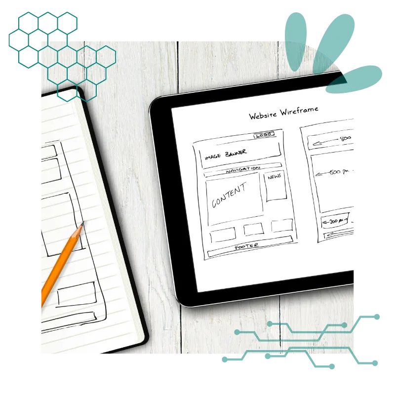 Website-Konzeption mit Tablet, Skizzen und grafischen Akzenten